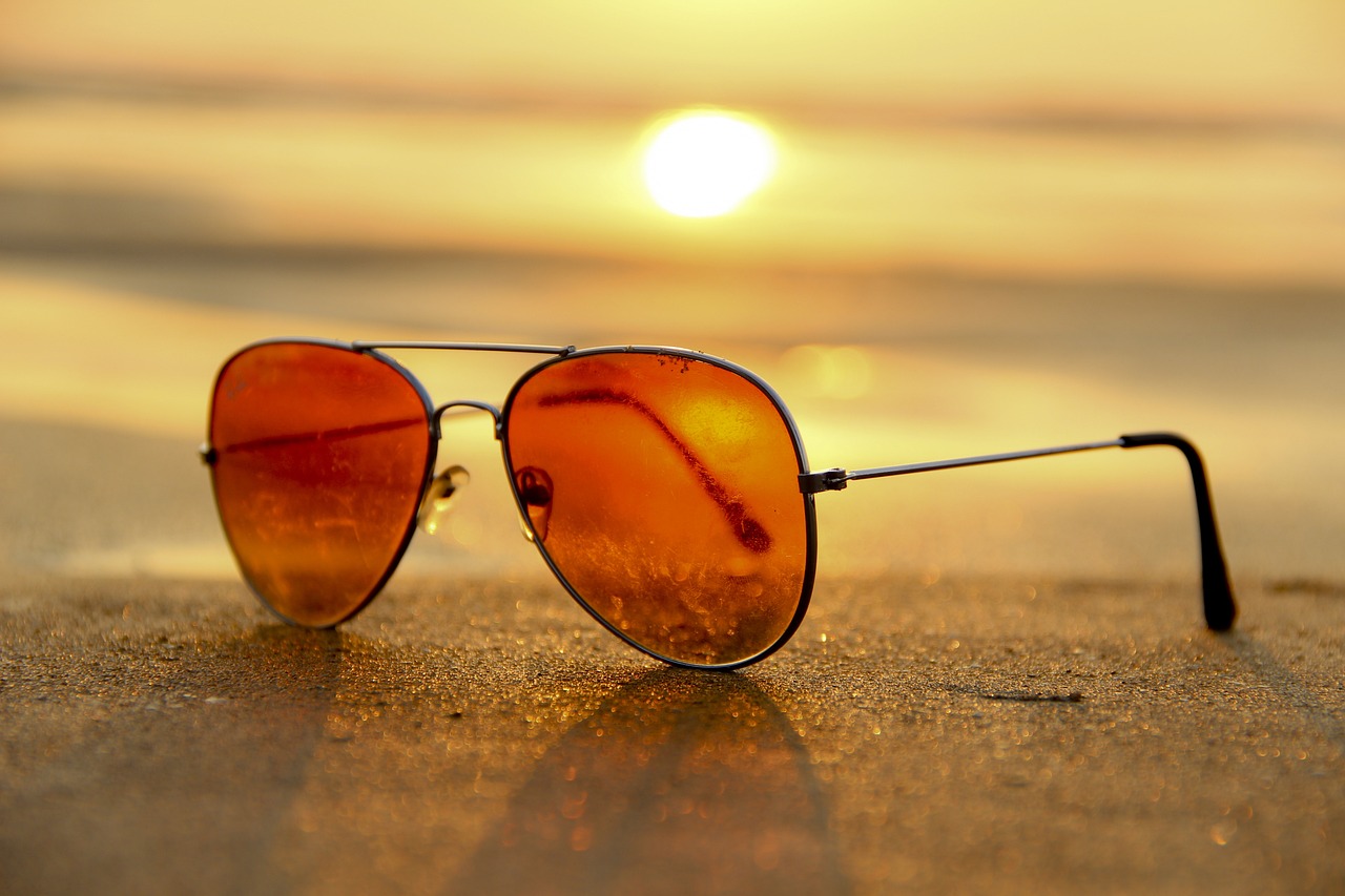 sunset, beach, sunglasses-1283872.jpg